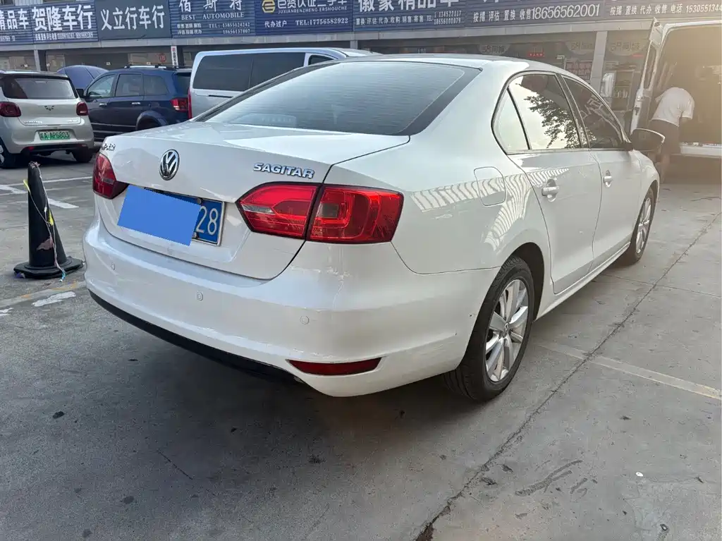 Volkswagen Sagitar 2013