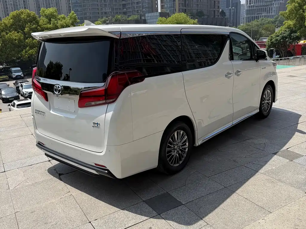 Toyota Alphard 2023 — фото 7