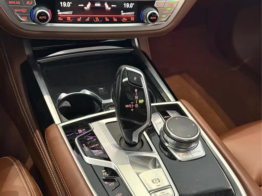 BMW 7 Series 2020 — фото 9