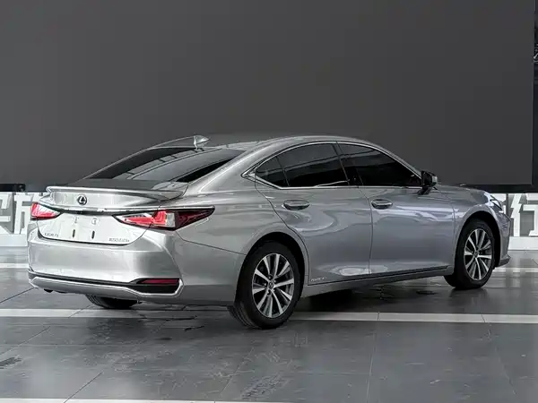 Lexus ES 2021