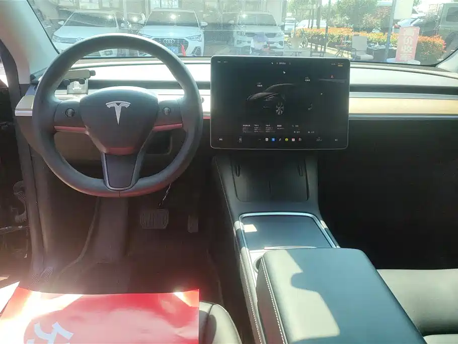 Tesla Model Y 2023 — фото 12