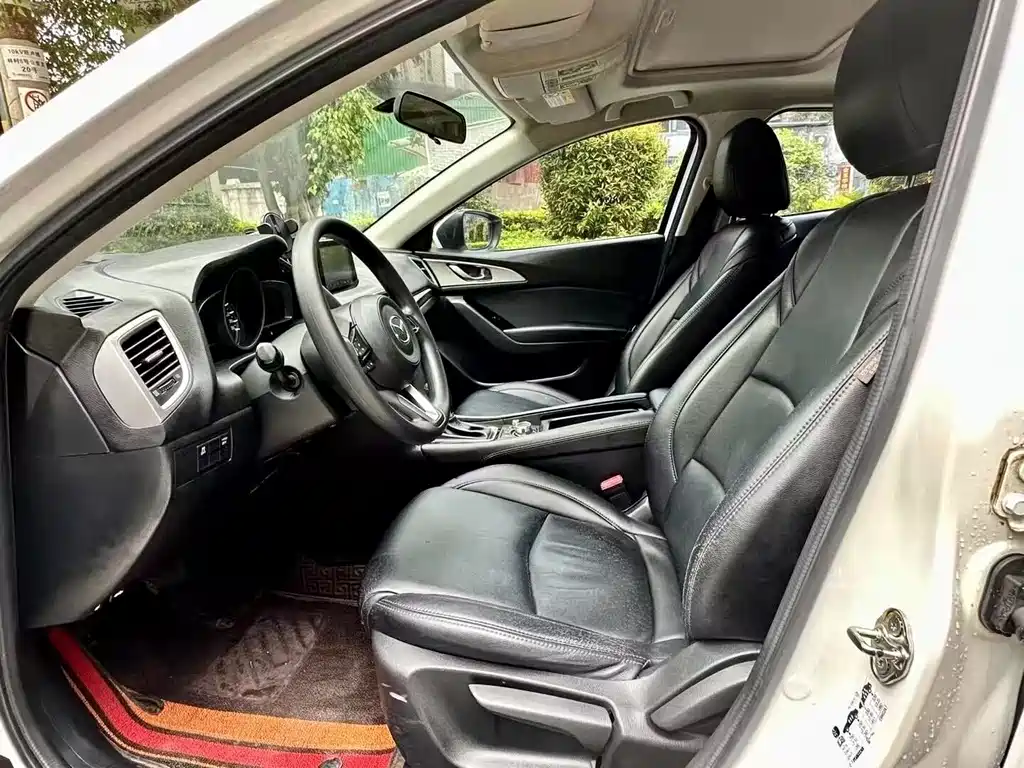 Mazda 3 Axela 2019 — фото 8