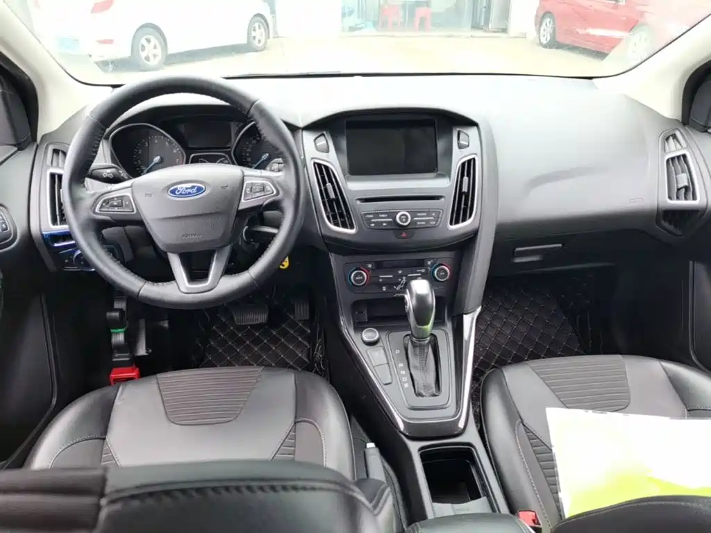 Ford Focus 2017 — фото 10