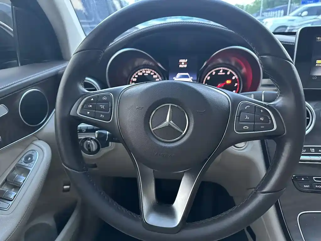 Mercedes-Benz GLC 2017 — фото 22