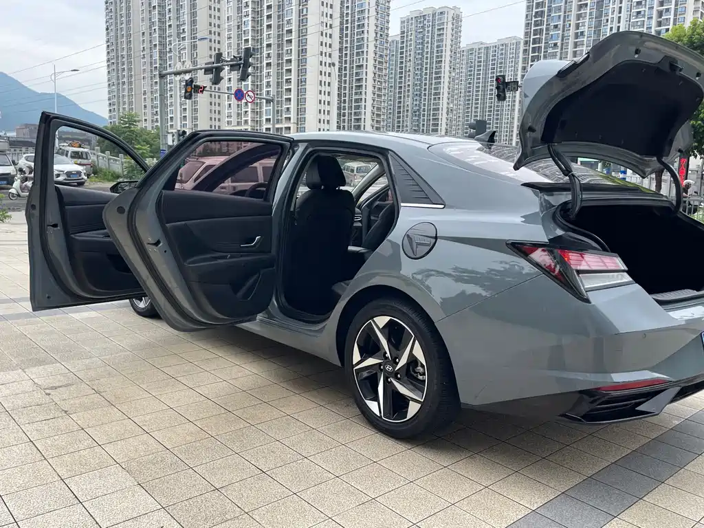Hyundai Elantra 2020 — фото 13