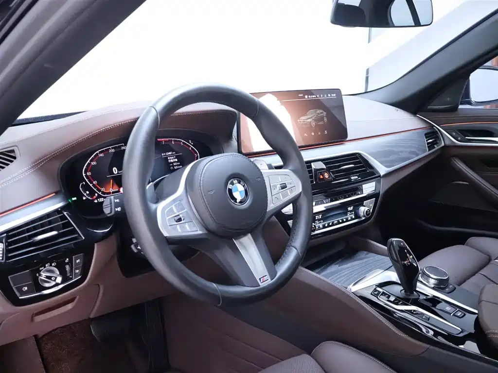 BMW 5 Series 2024 — фото 11