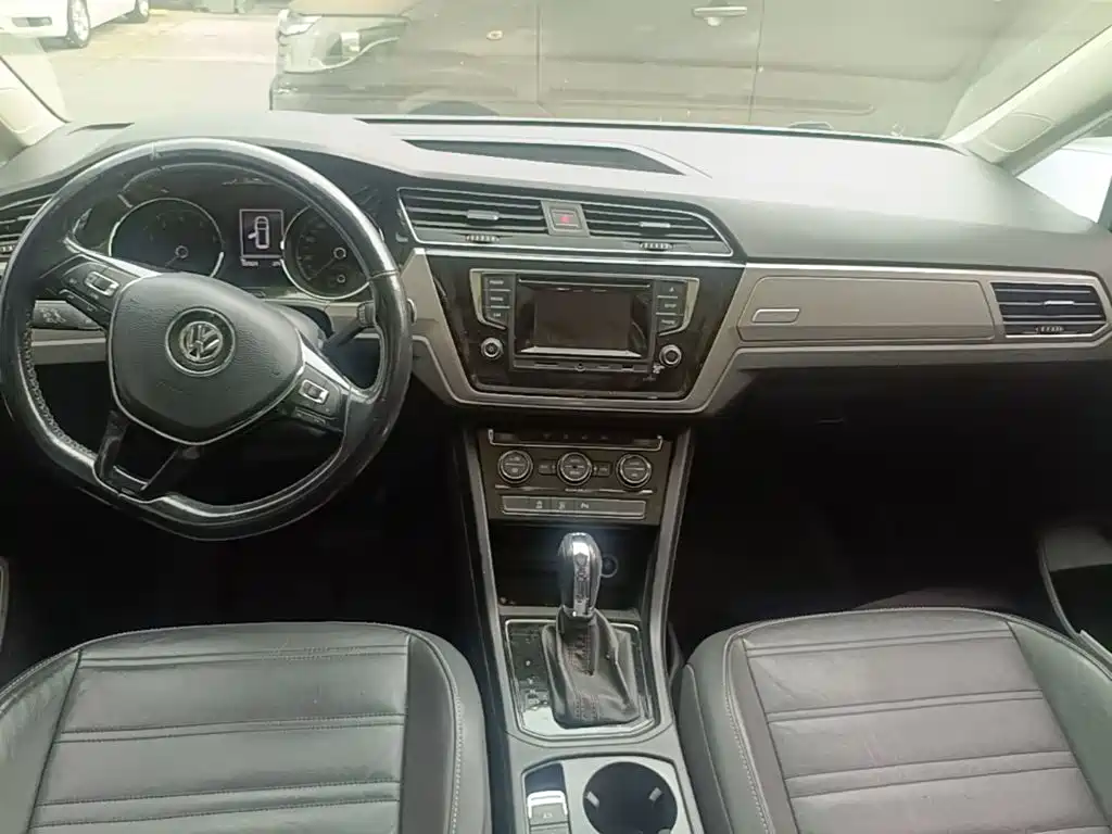 Volkswagen Touran 2017 — фото 10