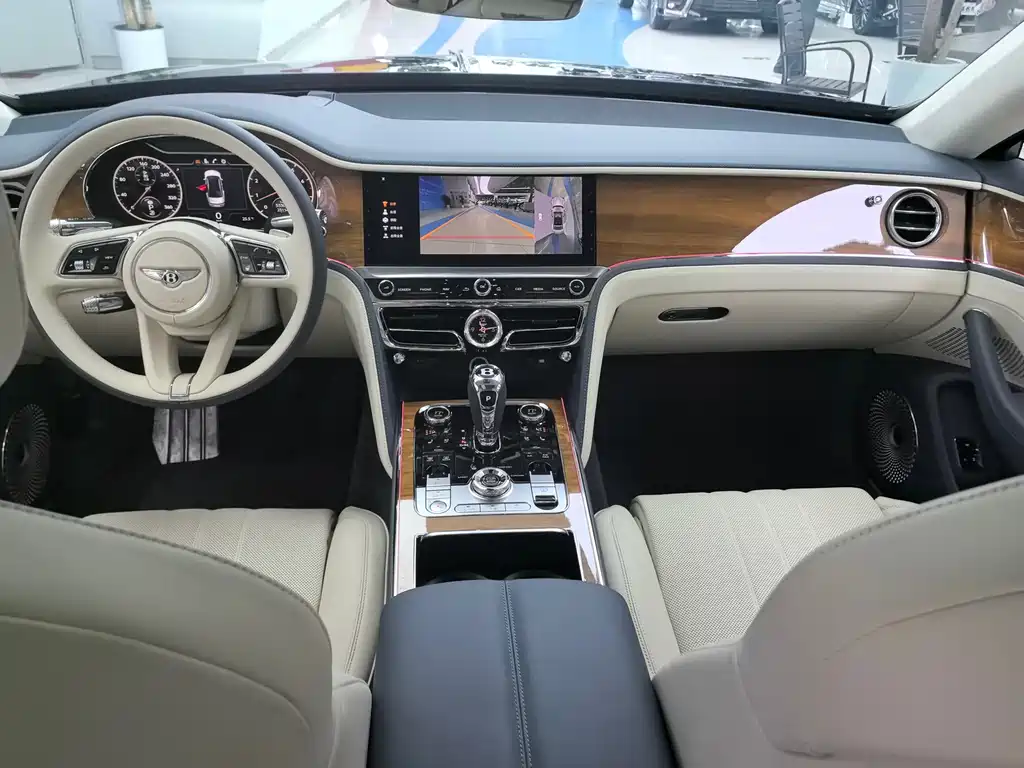 Bentley Flying Spur 2022 — фото 18