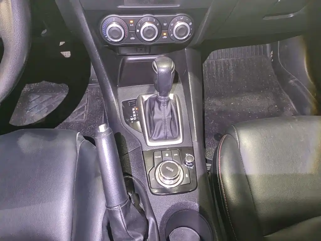 Mazda 3 Axela 2018 — фото 14