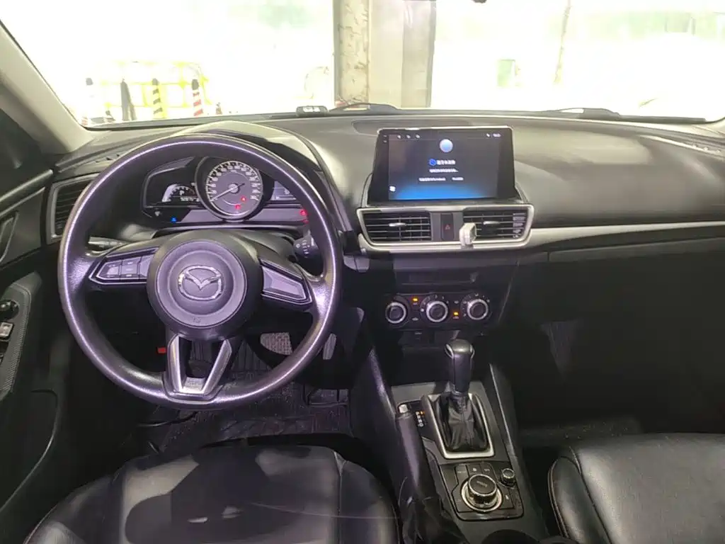 Mazda 3 Axela 2018 — фото 10