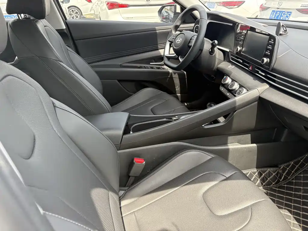 Hyundai Elantra 2023