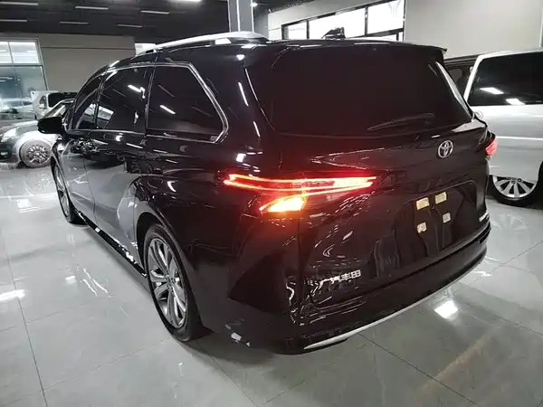 Toyota Sienna 2025