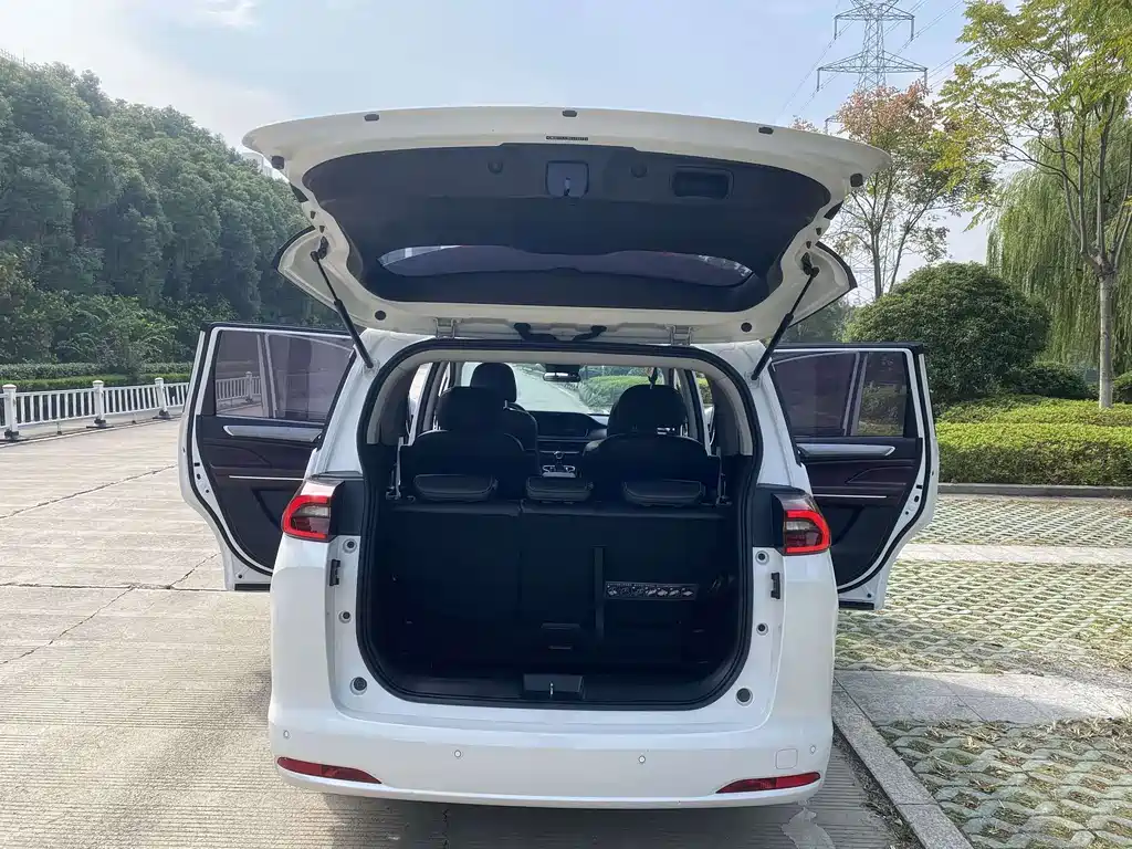 GAC Trumpchi M6 2022 — фото 14
