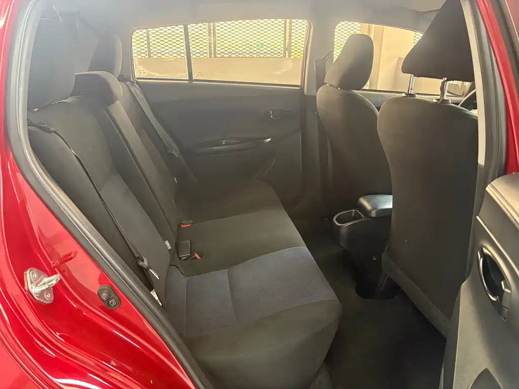 Toyota Yaris L 2017 — фото 15