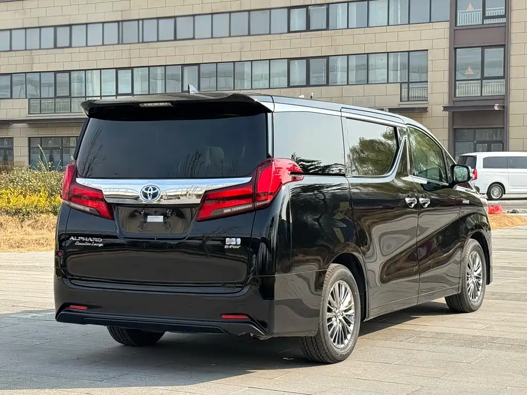 Toyota Alphard 2020 — фото 16