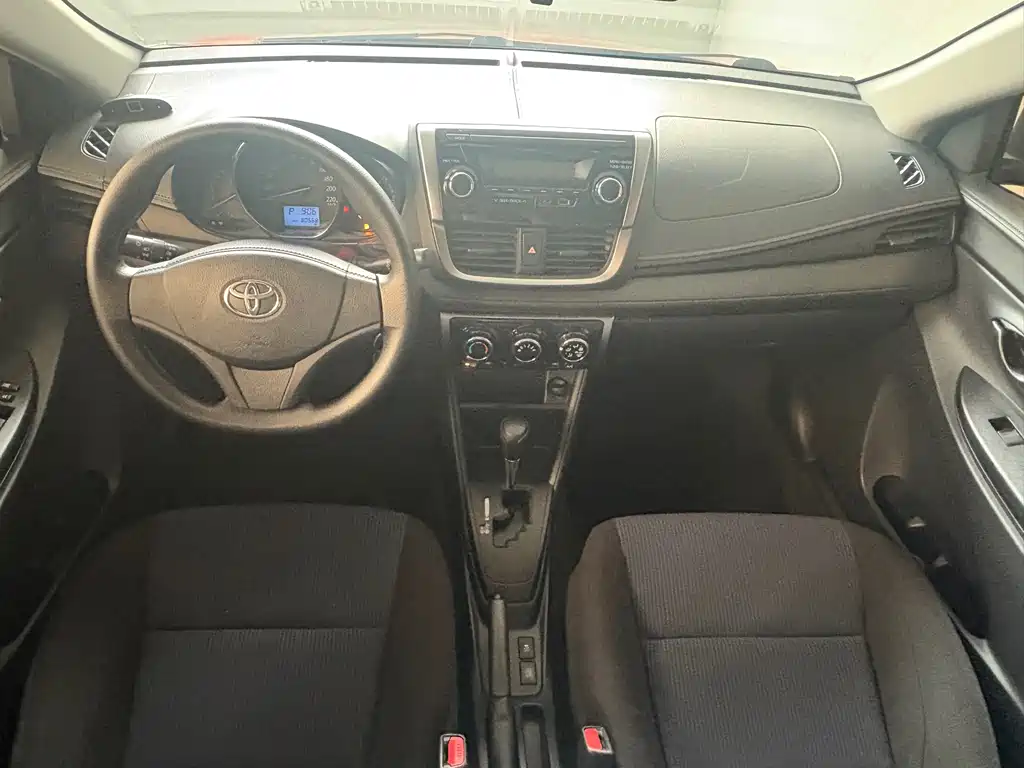 Toyota Yaris L 2017 — фото 8