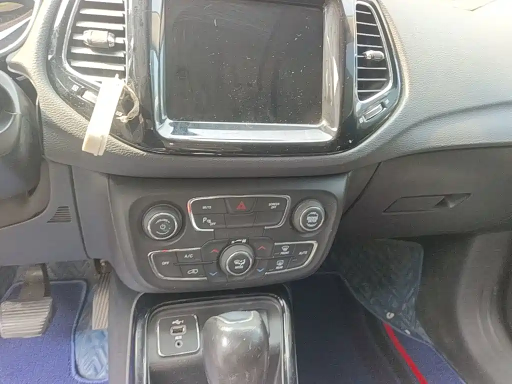 Jeep Compass 2021 — фото 13