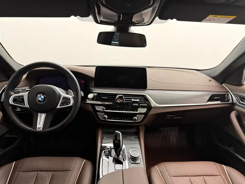 BMW 5 Series 2022 — фото 11