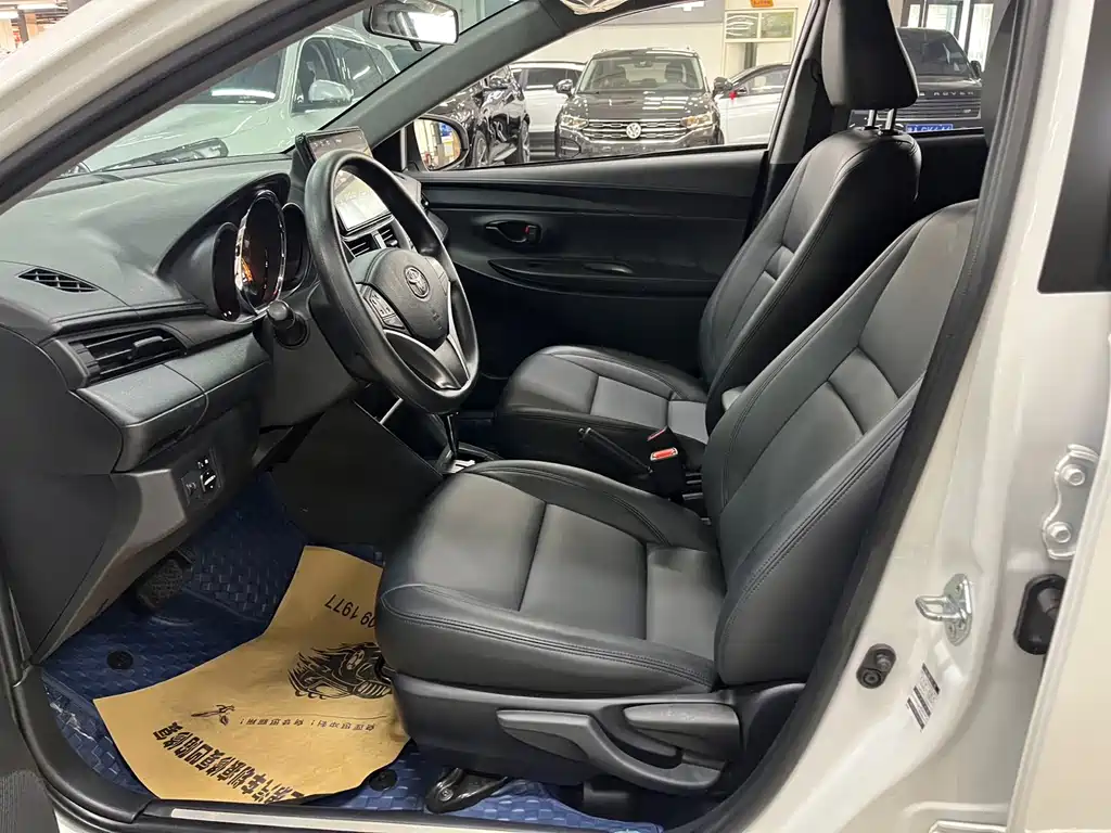 Toyota Yaris L 2023