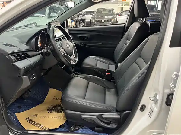 Toyota Yaris L 2023