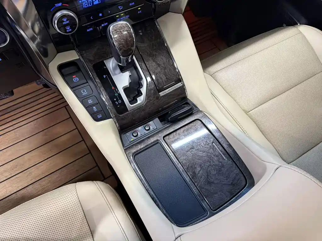 Toyota Alphard 2020 — фото 20