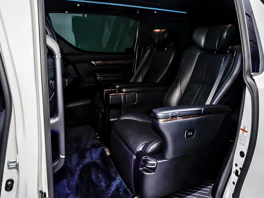 Toyota Vellfire 2021 — фото 11