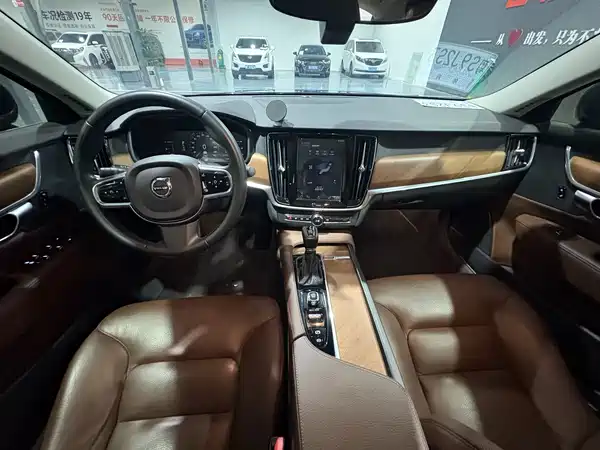 Volvo S90 2019
