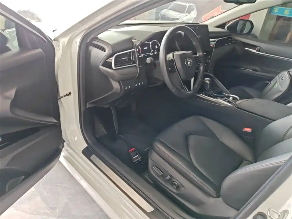 Toyota Camry 2022 — фото 16