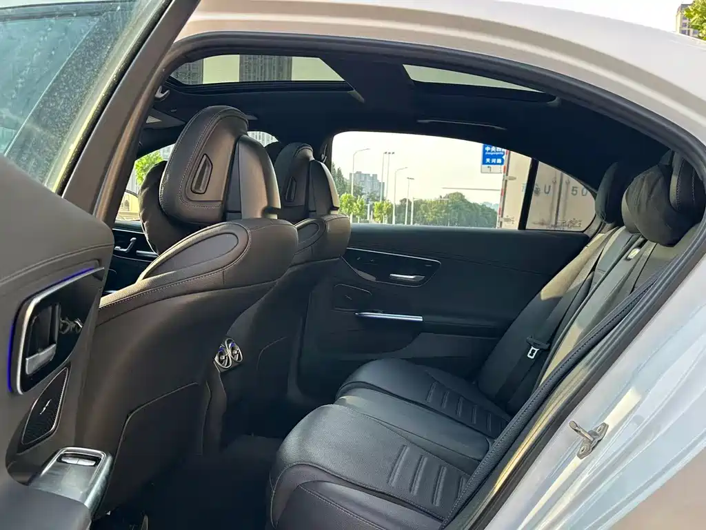 Mercedes-Benz C-Class 2023 — фото 8