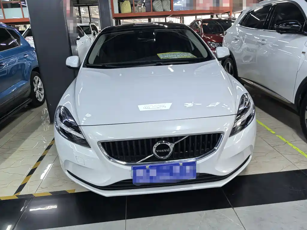 Volvo V40 2018 — фото 2