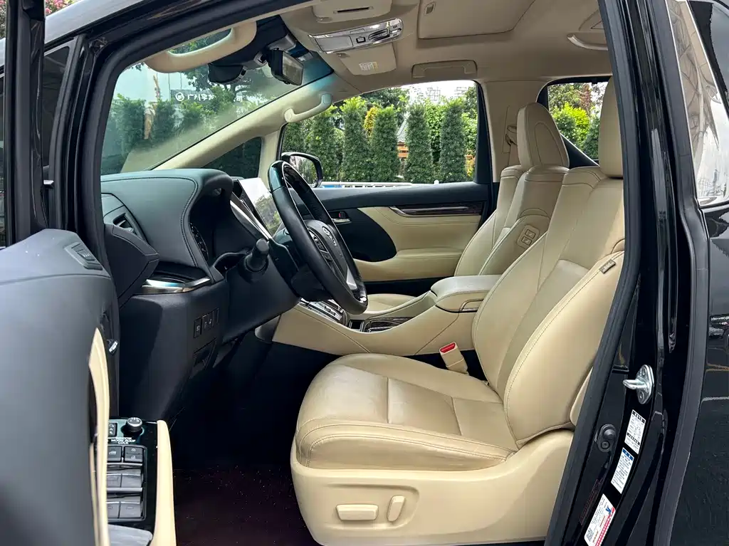 Toyota Alphard 2023 — фото 8