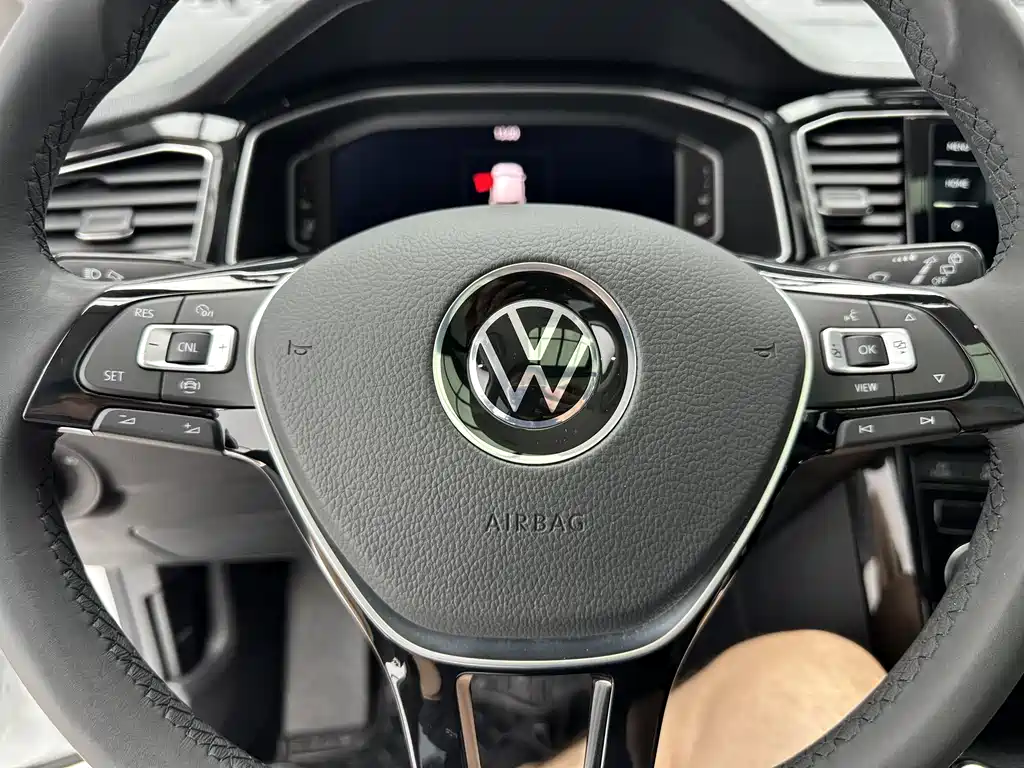 Volkswagen T-Roc 2023 — фото 14