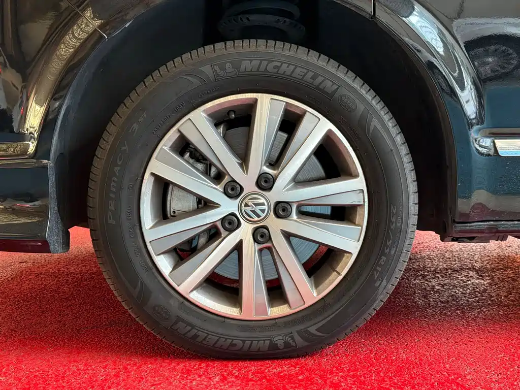 Volkswagen Multivan 2017 — фото 13