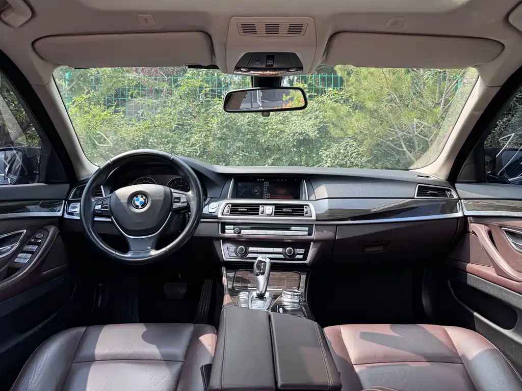 BMW 5 Series 2015 — фото 15