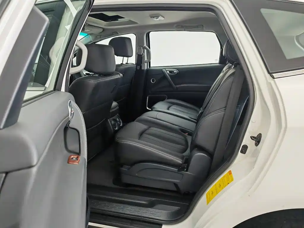 Luxgen Da7 SUV 2016 — фото 15