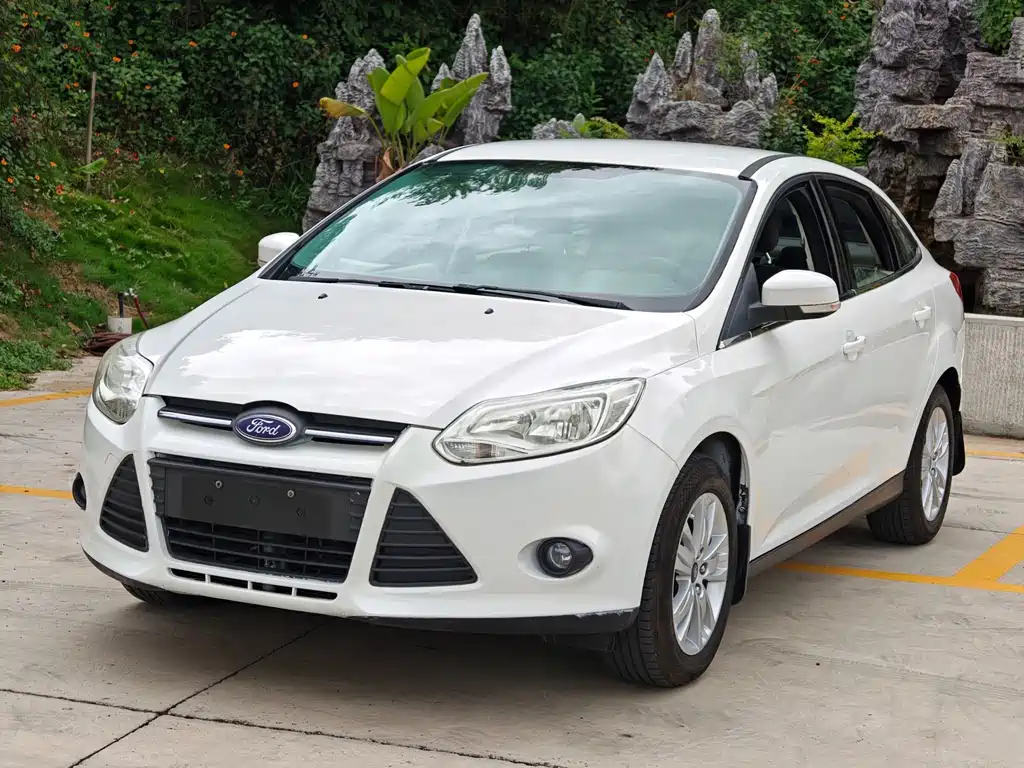 Ford Focus 2013 — фото 1