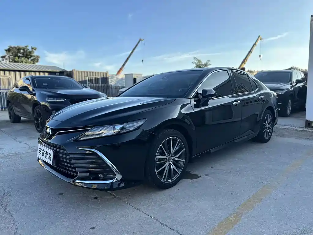 Toyota Camry 2022 — фото 1
