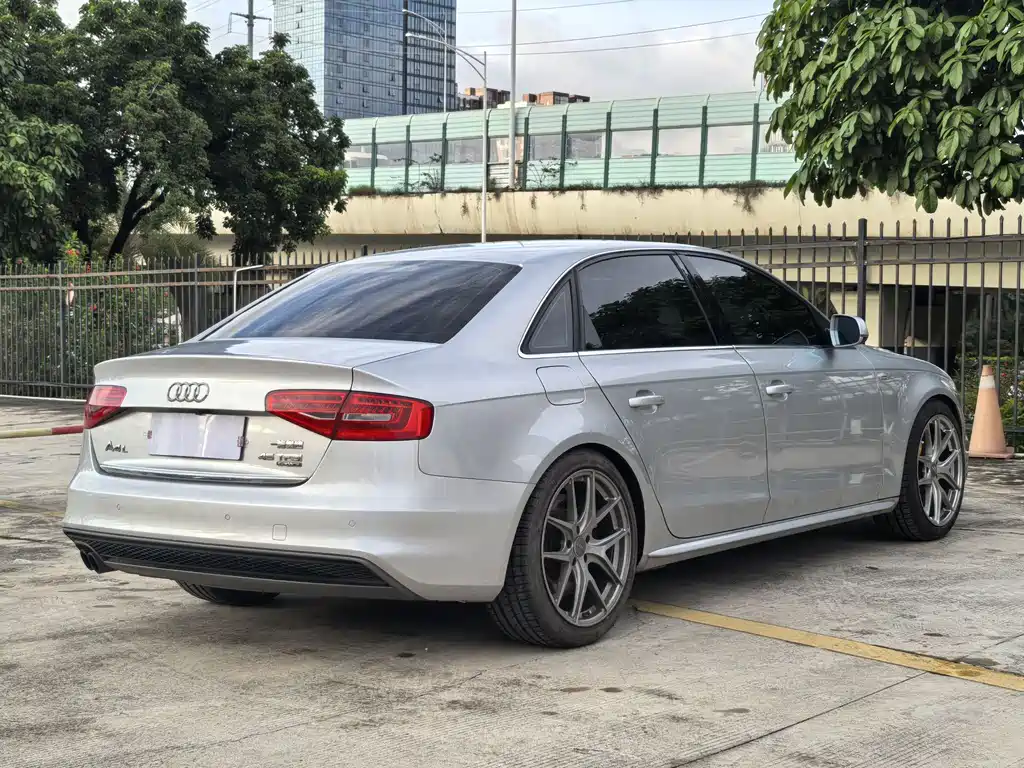 Audi A4L 2015