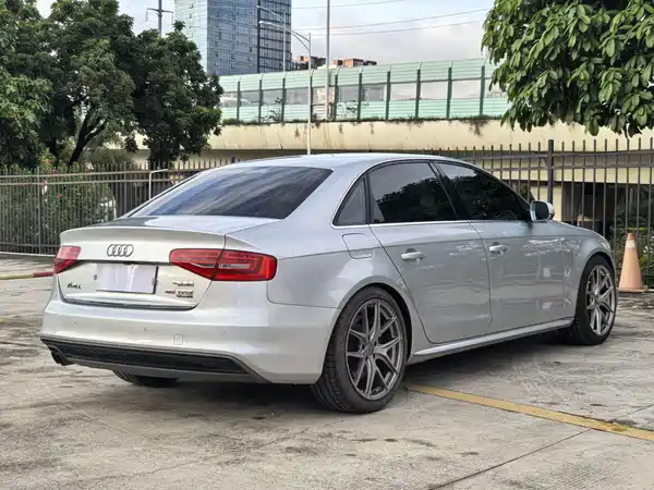 Audi A4L 2015