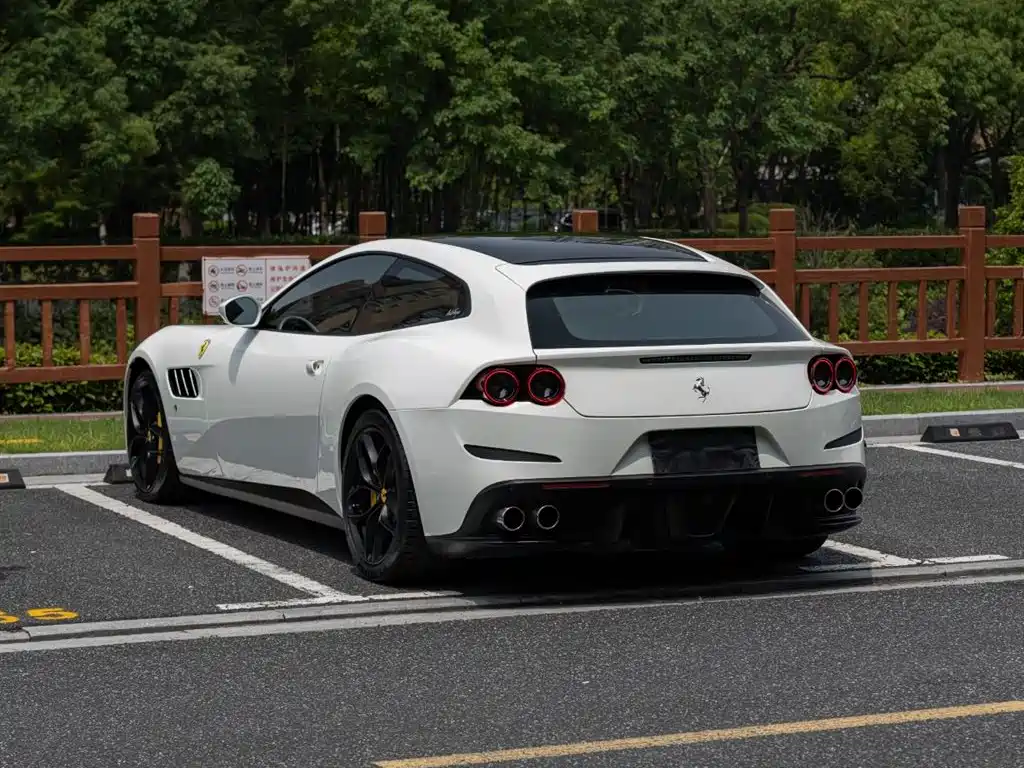Ferrari GTC4Lusso 2019 — фото 6