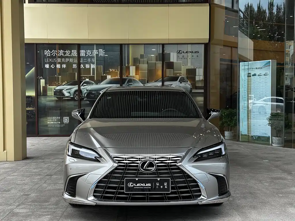Lexus ES 2025