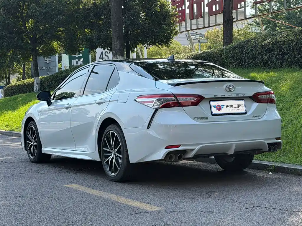 Toyota Camry 2022 — фото 4