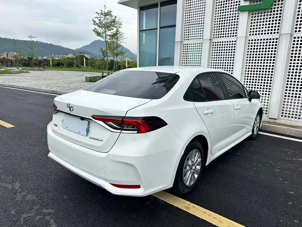 Toyota Corolla 2023 — фото 28