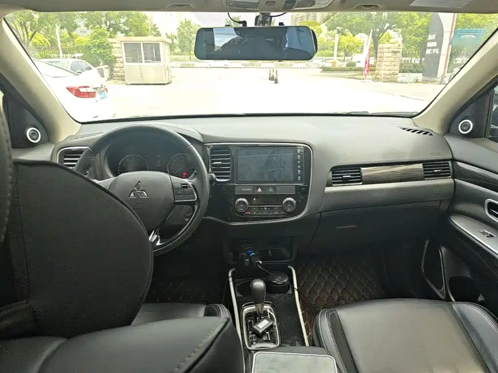 Mitsubishi Outlander 2020 — фото 10