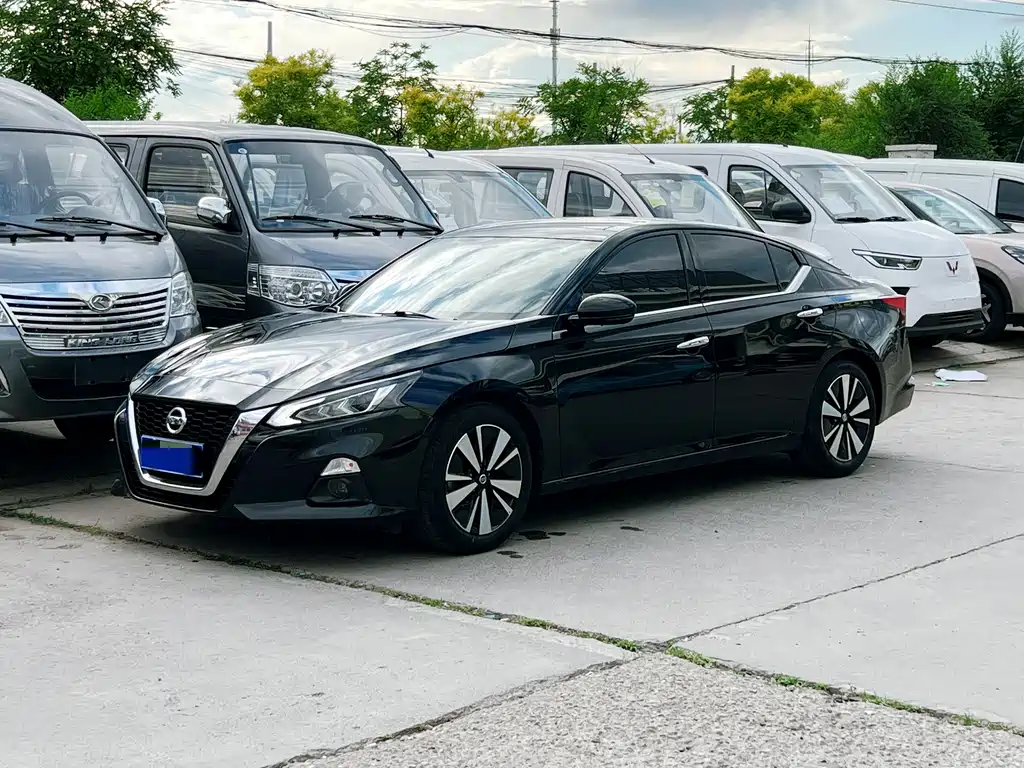 Nissan Teana 2022 — фото 1