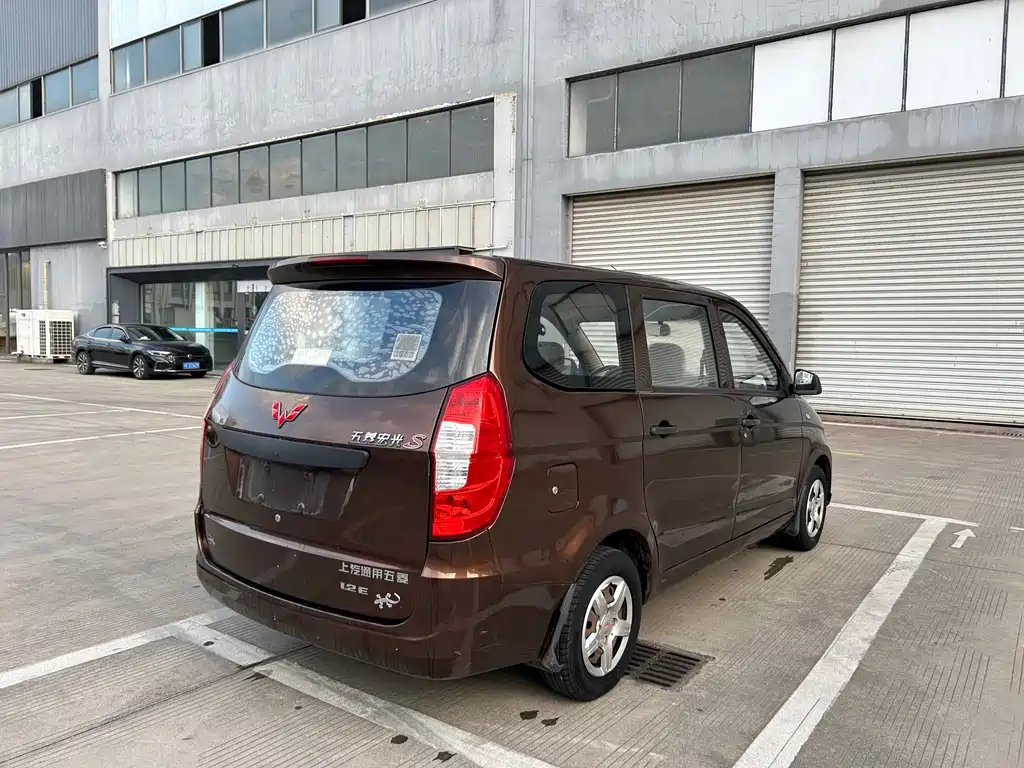 Wuling Hongguang 2015