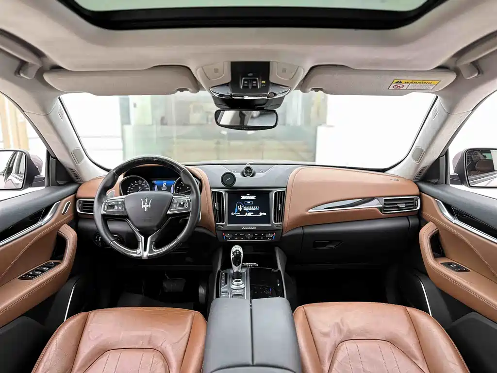 Maserati Levante 2016 — фото 11
