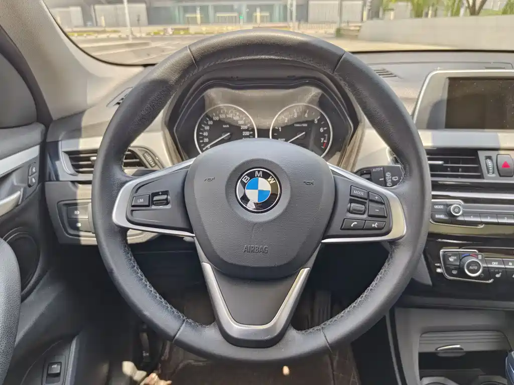 BMW X1 2017 — фото 10
