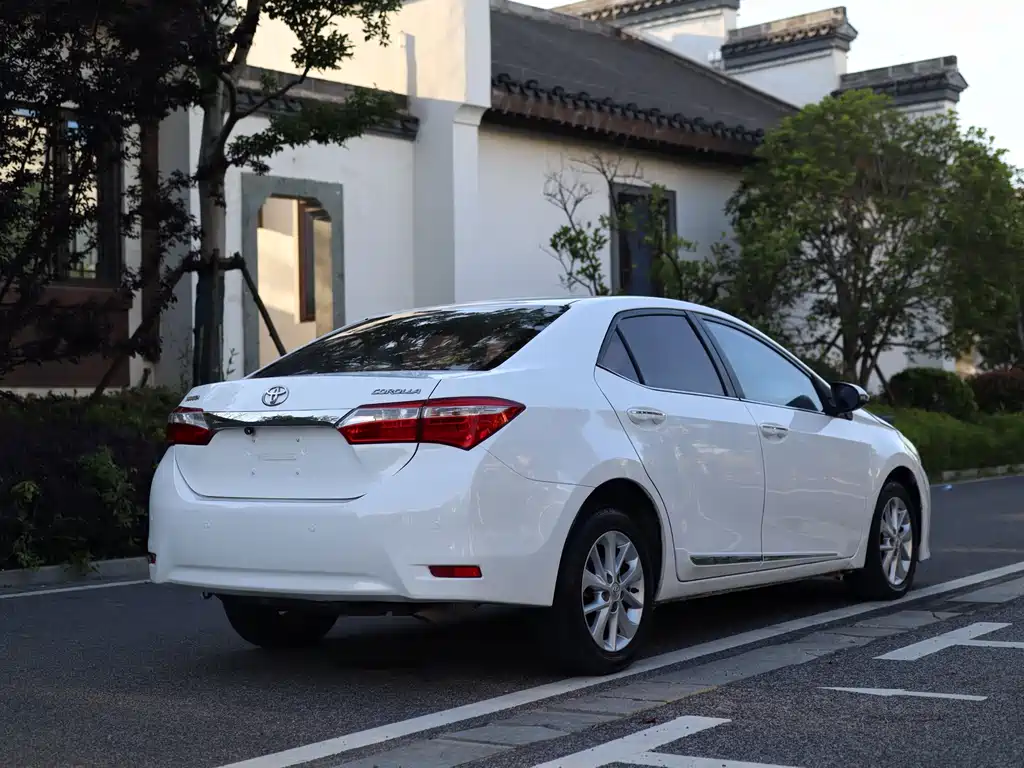 Toyota Corolla 2015 — фото 5