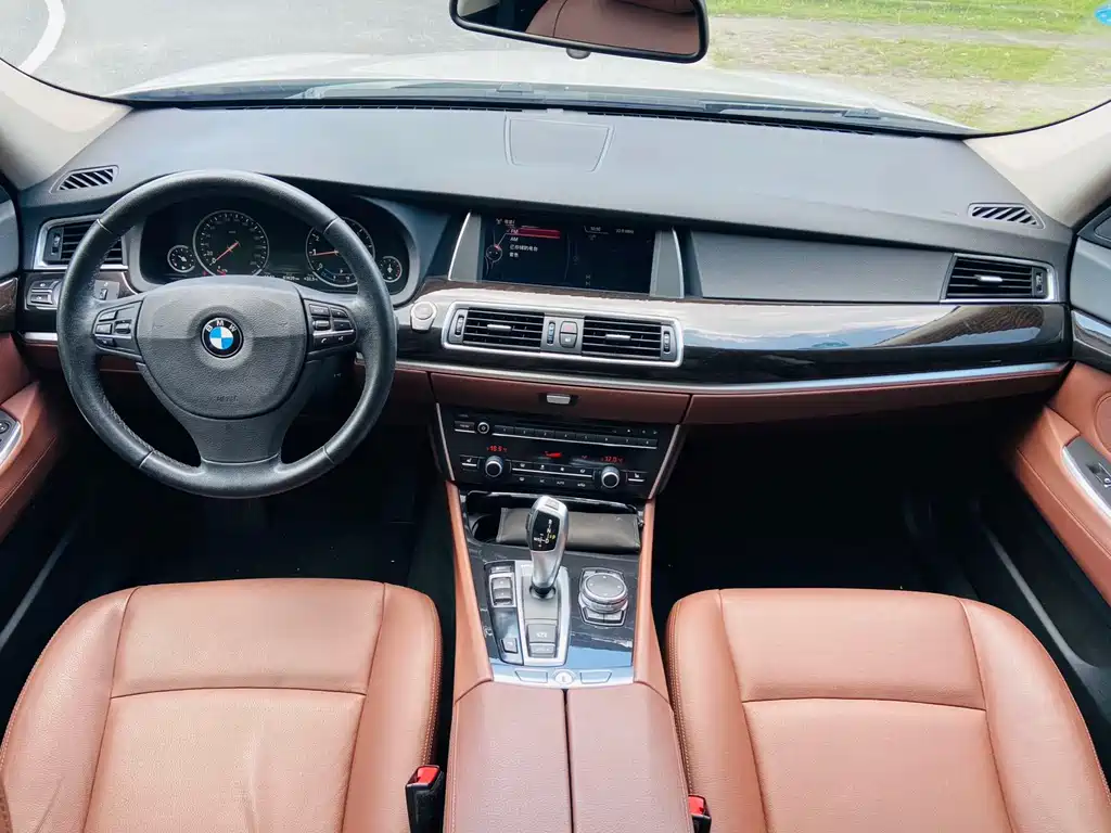 BMW 5 Series GT 2015 — фото 11